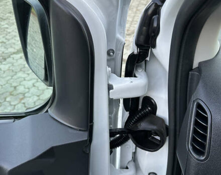 Белый Рено Трафик, объемом двигателя 2 л и пробегом 140 тыс. км за 18700 $, фото 21 на Automoto.ua