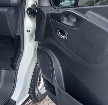 Белый Рено Трафик, объемом двигателя 2 л и пробегом 90 тыс. км за 26800 $, фото 20 на Automoto.ua