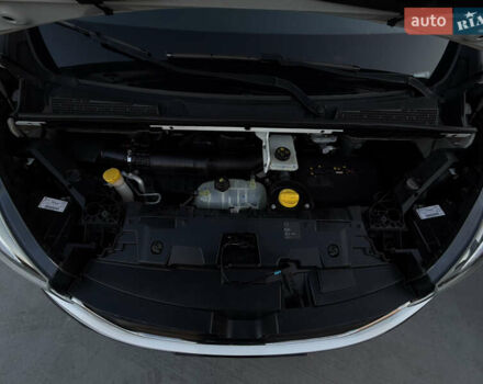 Белый Рено Трафик, объемом двигателя 2 л и пробегом 250 тыс. км за 20999 $, фото 10 на Automoto.ua