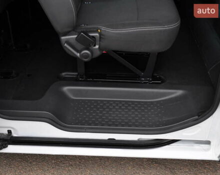 Белый Рено Трафик, объемом двигателя 2 л и пробегом 160 тыс. км за 32500 $, фото 109 на Automoto.ua