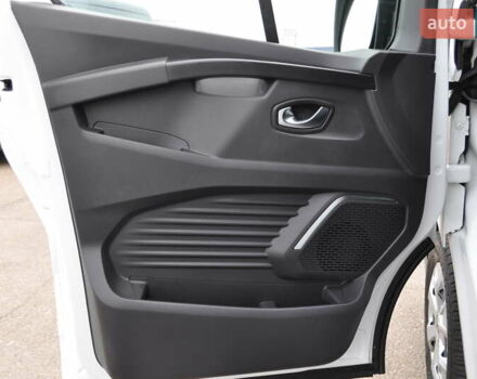 Белый Рено Трафик, объемом двигателя 2 л и пробегом 160 тыс. км за 32500 $, фото 52 на Automoto.ua