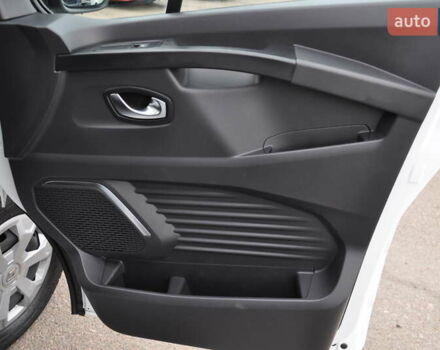 Белый Рено Трафик, объемом двигателя 2 л и пробегом 160 тыс. км за 32500 $, фото 98 на Automoto.ua