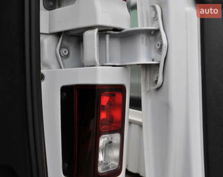 Белый Рено Трафик, объемом двигателя 2 л и пробегом 160 тыс. км за 32500 $, фото 45 на Automoto.ua