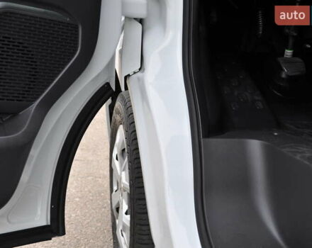 Белый Рено Трафик, объемом двигателя 2 л и пробегом 160 тыс. км за 32500 $, фото 55 на Automoto.ua