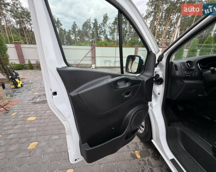 Белый Рено Трафик, объемом двигателя 2 л и пробегом 127 тыс. км за 20900 $, фото 29 на Automoto.ua
