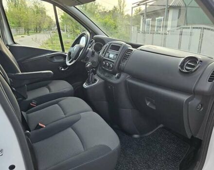 Белый Рено Трафик, объемом двигателя 2 л и пробегом 260 тыс. км за 16700 $, фото 15 на Automoto.ua