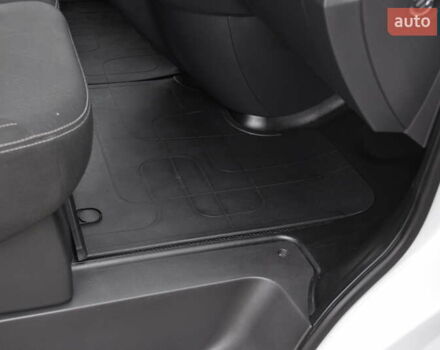 Белый Рено Трафик, объемом двигателя 2 л и пробегом 160 тыс. км за 32500 $, фото 95 на Automoto.ua