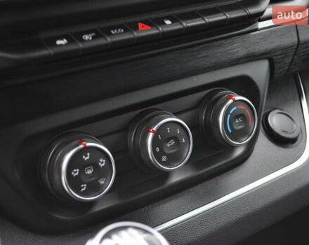 Белый Рено Трафик, объемом двигателя 2 л и пробегом 160 тыс. км за 32500 $, фото 68 на Automoto.ua