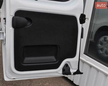 Белый Рено Трафик, объемом двигателя 2 л и пробегом 160 тыс. км за 32500 $, фото 43 на Automoto.ua