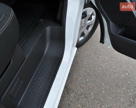 Белый Рено Трафик, объемом двигателя 2 л и пробегом 160 тыс. км за 32500 $, фото 100 на Automoto.ua