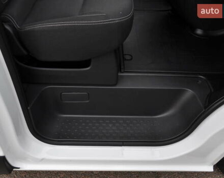 Белый Рено Трафик, объемом двигателя 2 л и пробегом 160 тыс. км за 32500 $, фото 93 на Automoto.ua