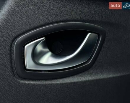 Білий Рено Трафік, об'ємом двигуна 2 л та пробігом 28 тис. км за 29399 $, фото 29 на Automoto.ua