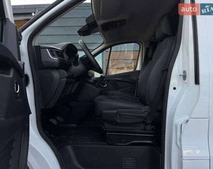 Білий Рено Трафік, об'ємом двигуна 2 л та пробігом 28 тис. км за 29399 $, фото 30 на Automoto.ua
