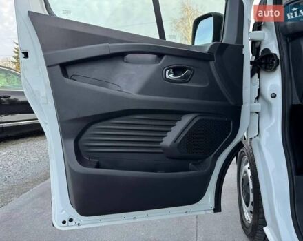 Білий Рено Трафік, об'ємом двигуна 2 л та пробігом 28 тис. км за 29399 $, фото 27 на Automoto.ua