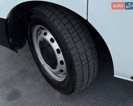 Білий Рено Трафік, об'ємом двигуна 2 л та пробігом 28 тис. км за 29399 $, фото 5 на Automoto.ua