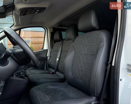 Білий Рено Трафік, об'ємом двигуна 2 л та пробігом 28 тис. км за 29399 $, фото 32 на Automoto.ua