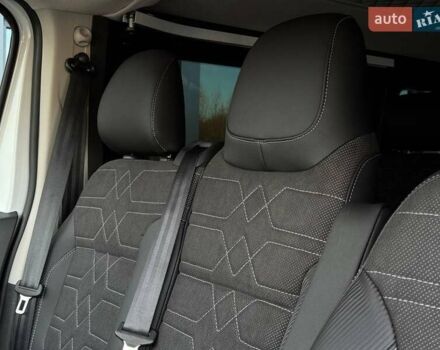 Білий Рено Трафік, об'ємом двигуна 2 л та пробігом 28 тис. км за 29399 $, фото 39 на Automoto.ua