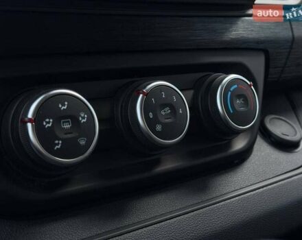 Білий Рено Трафік, об'ємом двигуна 2 л та пробігом 28 тис. км за 29399 $, фото 47 на Automoto.ua