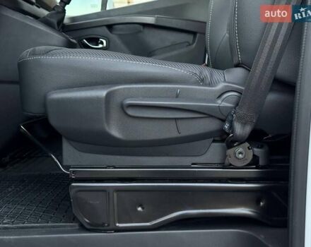 Білий Рено Трафік, об'ємом двигуна 2 л та пробігом 28 тис. км за 29399 $, фото 33 на Automoto.ua