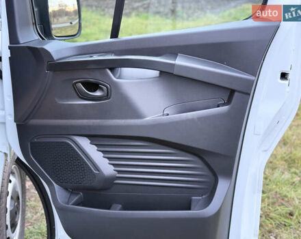 Белый Рено Трафик, объемом двигателя 2 л и пробегом 61 тыс. км за 22550 $, фото 26 на Automoto.ua