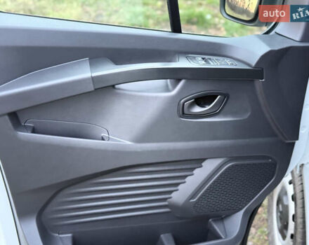 Белый Рено Трафик, объемом двигателя 2 л и пробегом 61 тыс. км за 22550 $, фото 22 на Automoto.ua