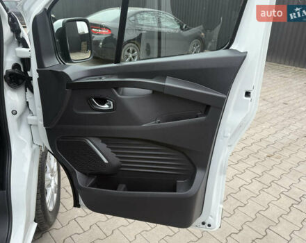 Білий Рено Трафік, об'ємом двигуна 2 л та пробігом 181 тис. км за 26850 $, фото 37 на Automoto.ua