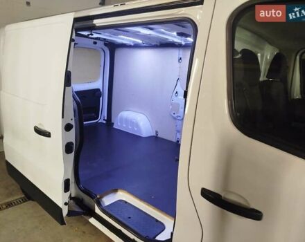 Белый Рено Трафик, объемом двигателя 2 л и пробегом 60 тыс. км за 27700 $, фото 2 на Automoto.ua