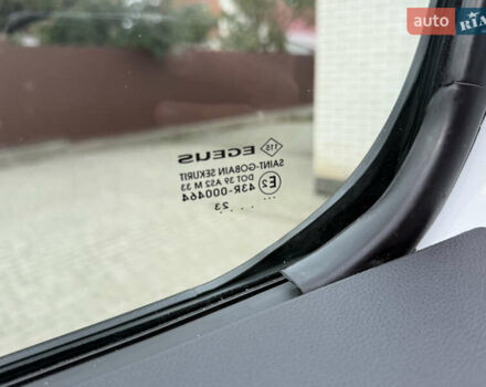 Белый Рено Трафик, объемом двигателя 2 л и пробегом 63 тыс. км за 32650 $, фото 130 на Automoto.ua