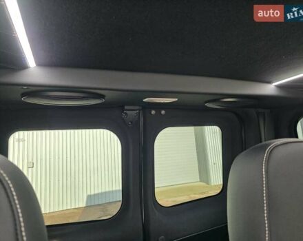 Белый Рено Трафик, объемом двигателя 2 л и пробегом 65 тыс. км за 29950 $, фото 66 на Automoto.ua