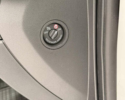 Білий Рено Трафік, об'ємом двигуна 2 л та пробігом 13 тис. км за 29000 $, фото 31 на Automoto.ua