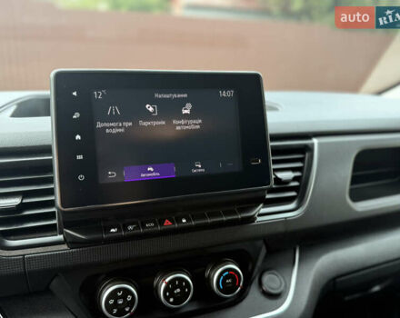 Белый Рено Трафик, объемом двигателя 2 л и пробегом 63 тыс. км за 32650 $, фото 96 на Automoto.ua