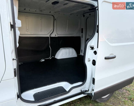 Белый Рено Трафик, объемом двигателя 2 л и пробегом 61 тыс. км за 22550 $, фото 33 на Automoto.ua