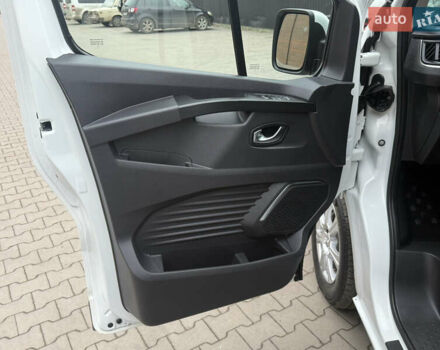 Білий Рено Трафік, об'ємом двигуна 2 л та пробігом 181 тис. км за 26850 $, фото 17 на Automoto.ua