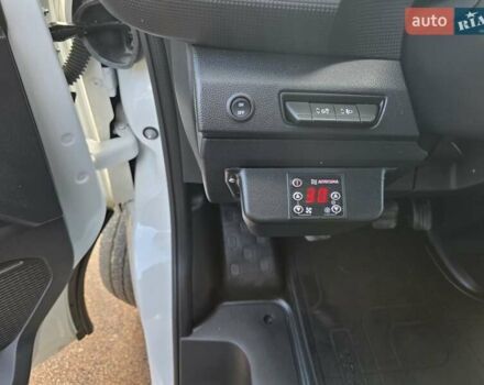 Белый Рено Трафик, объемом двигателя 2 л и пробегом 65 тыс. км за 29950 $, фото 28 на Automoto.ua