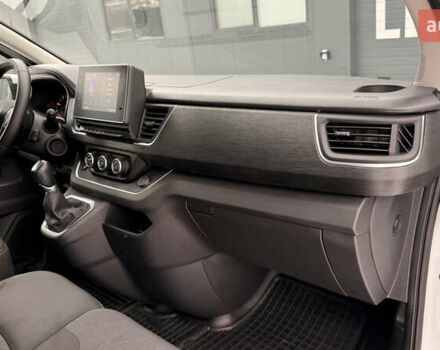 Білий Рено Трафік, об'ємом двигуна 2 л та пробігом 13 тис. км за 29000 $, фото 16 на Automoto.ua