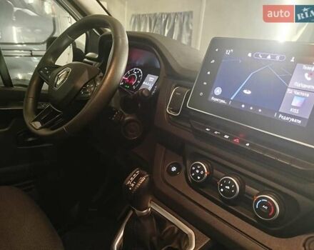 Белый Рено Трафик, объемом двигателя 2 л и пробегом 60 тыс. км за 27700 $, фото 1 на Automoto.ua