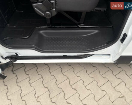 Білий Рено Трафік, об'ємом двигуна 2 л та пробігом 181 тис. км за 26850 $, фото 44 на Automoto.ua