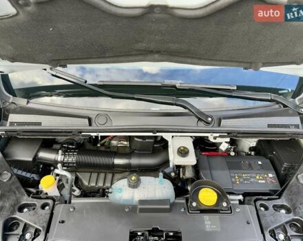 Білий Рено Трафік, об'ємом двигуна 2 л та пробігом 16 тис. км за 32700 $, фото 32 на Automoto.ua