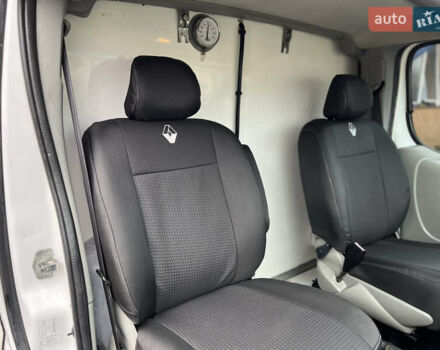 Белый Рено Трафик, объемом двигателя 2 л и пробегом 256 тыс. км за 11300 $, фото 49 на Automoto.ua