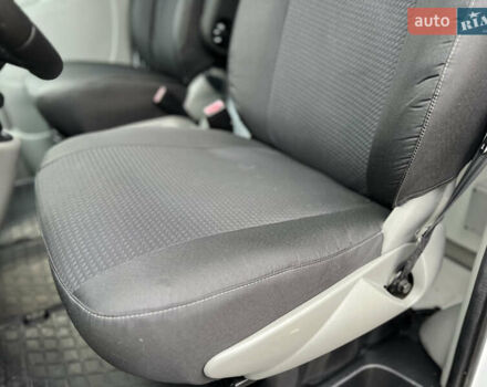 Белый Рено Трафик, объемом двигателя 2 л и пробегом 256 тыс. км за 11300 $, фото 50 на Automoto.ua