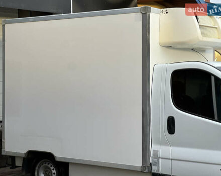 Белый Рено Трафик, объемом двигателя 2 л и пробегом 256 тыс. км за 11300 $, фото 11 на Automoto.ua