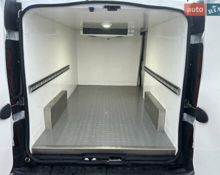 Белый Рено Трафик, объемом двигателя 1.6 л и пробегом 217 тыс. км за 16400 $, фото 14 на Automoto.ua