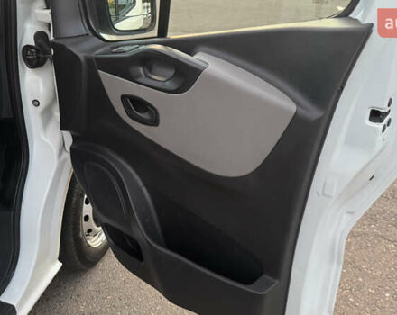 Белый Рено Трафик, объемом двигателя 1.6 л и пробегом 307 тыс. км за 16800 $, фото 23 на Automoto.ua