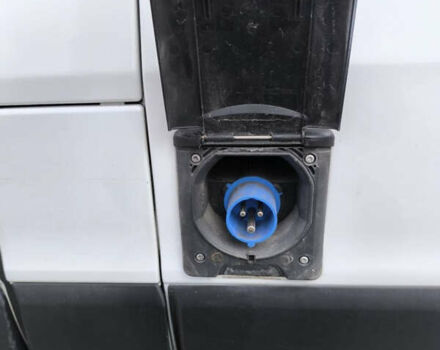 Білий Рено Трафік, об'ємом двигуна 1.6 л та пробігом 213 тис. км за 18900 $, фото 4 на Automoto.ua