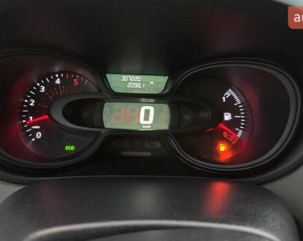 Белый Рено Трафик, объемом двигателя 1.6 л и пробегом 307 тыс. км за 16800 $, фото 36 на Automoto.ua