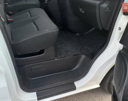 Белый Рено Трафик, объемом двигателя 1.6 л и пробегом 307 тыс. км за 16800 $, фото 24 на Automoto.ua