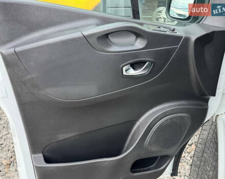 Белый Рено Трафик, объемом двигателя 2 л и пробегом 185 тыс. км за 17999 $, фото 48 на Automoto.ua