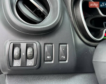 Белый Рено Трафик, объемом двигателя 2 л и пробегом 185 тыс. км за 17999 $, фото 50 на Automoto.ua