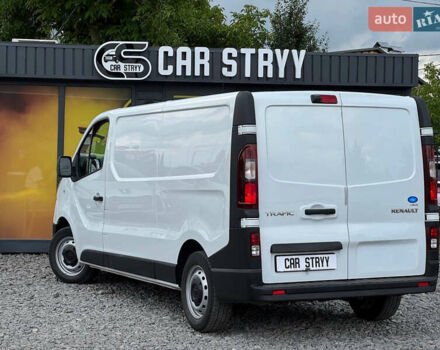 Белый Рено Трафик, объемом двигателя 2 л и пробегом 185 тыс. км за 17999 $, фото 2 на Automoto.ua