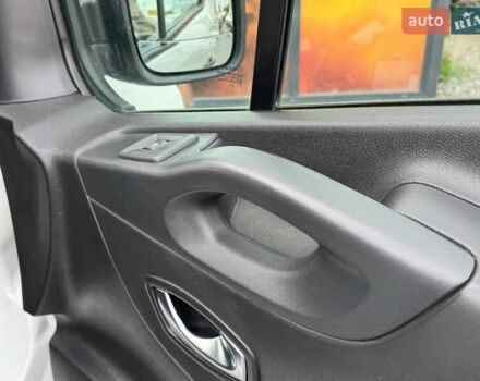 Белый Рено Трафик, объемом двигателя 2 л и пробегом 185 тыс. км за 17999 $, фото 39 на Automoto.ua